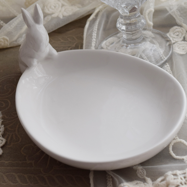 白いうさぎのプレート皿